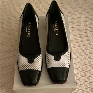 Black and White Amalfi by Rangoni Women's Shoes (Used/No box)